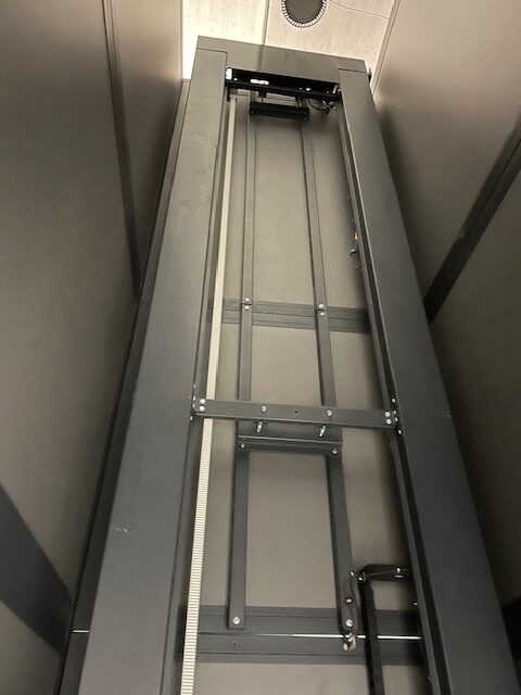 Detail of temperature setting button on kettle bass with digital degree readout.