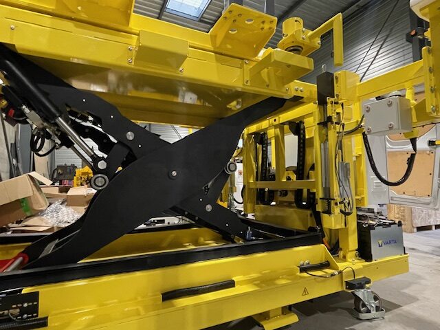 Detail of temperature setting button on kettle bass with digital degree readout.